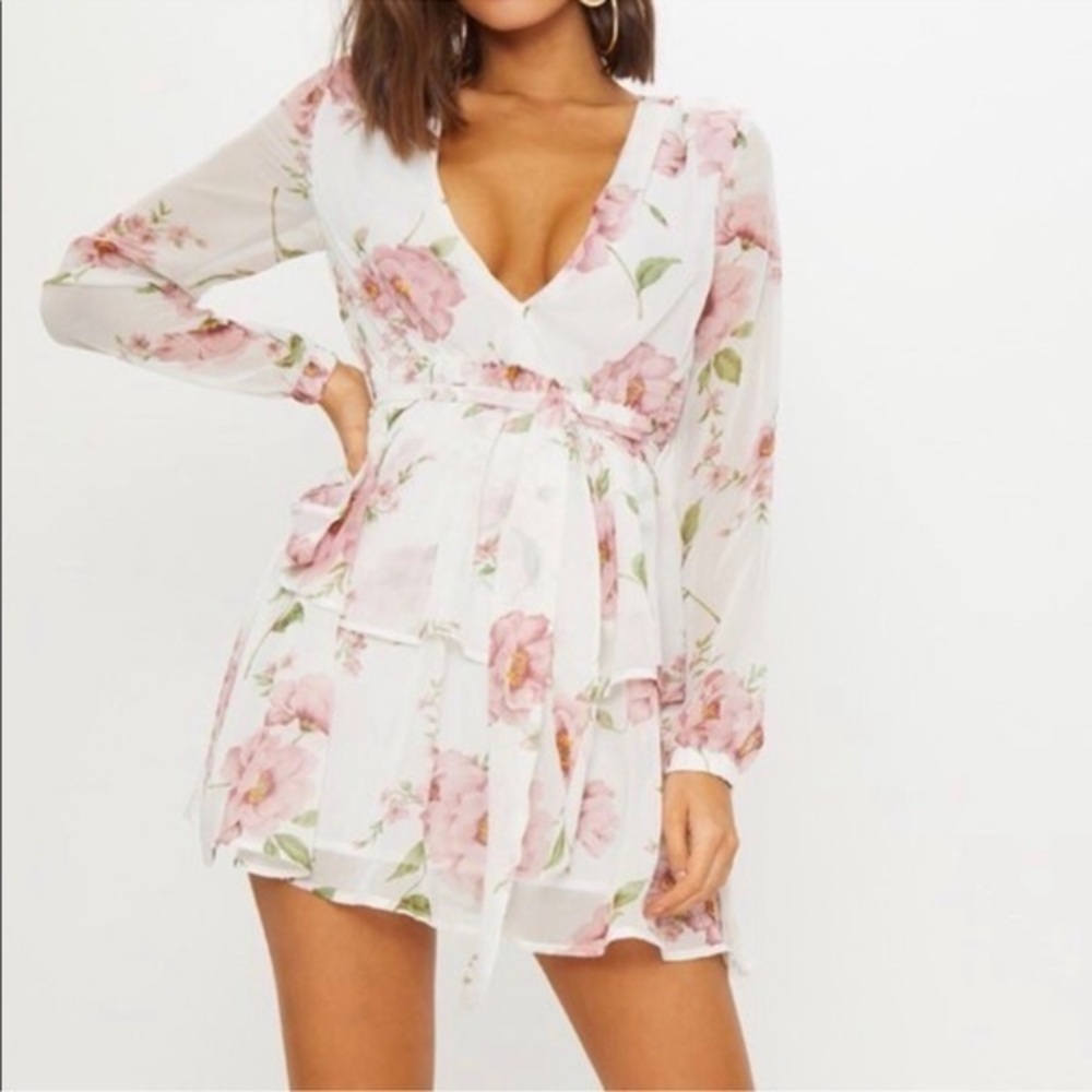 NWOT PRETTY LITTLE THING FLORAL LONG SLEEVE MINI DRESS - Size 4 SKU:145